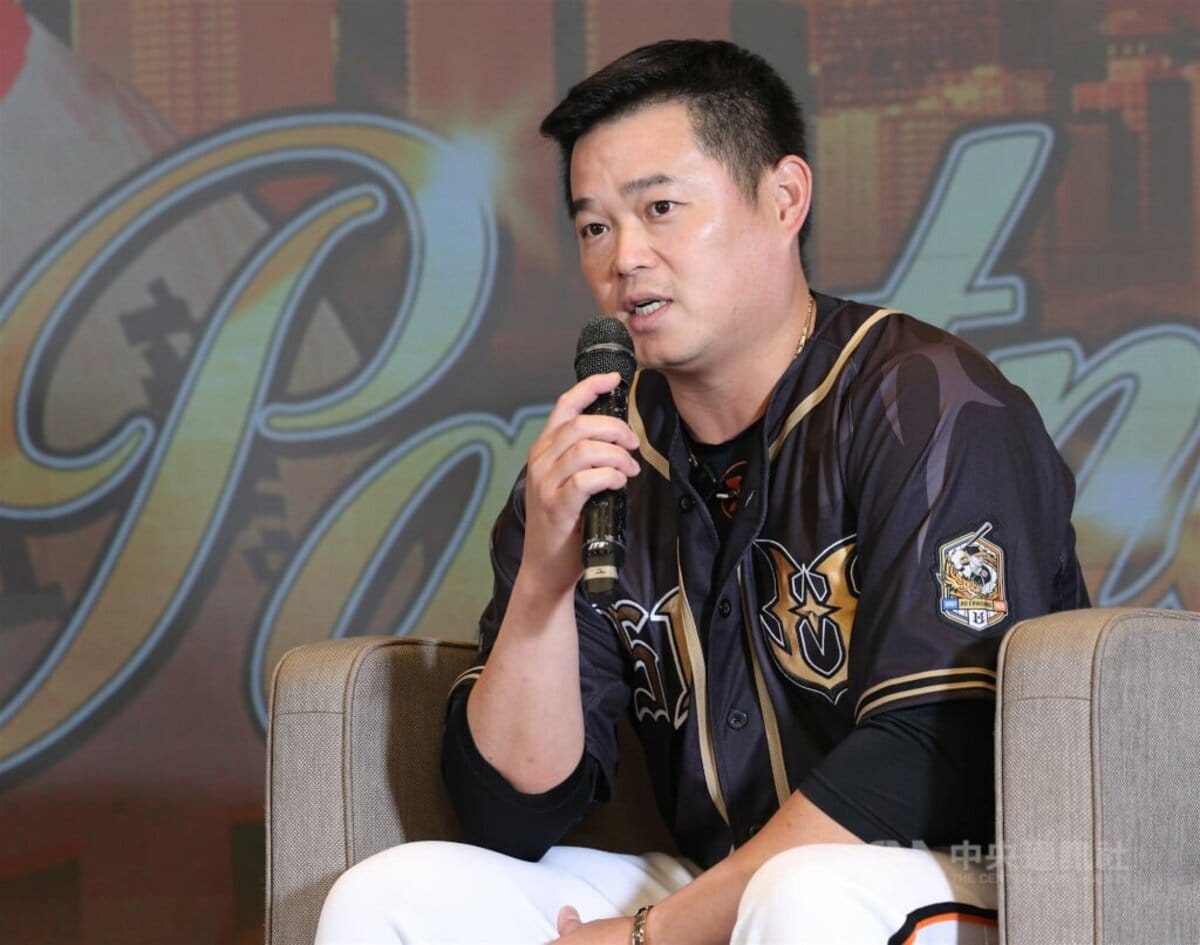 中華職棒統一獅隊7日為41歲老將胡金龍（圖）舉辦引退記者會，中職生涯13年、職棒生涯長達23年的他，即將為球員身分畫下句點。中央社記者張新偉攝  114年8月7日