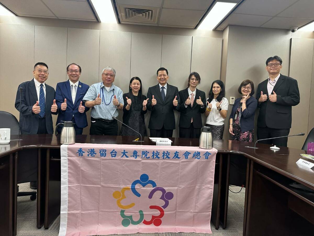 大陸委員會港澳蒙藏處處長兼台港經濟文化合作策進會秘書長盧長水接見麥燕玲等一行。 圖：台港經濟文化合作策進會提供