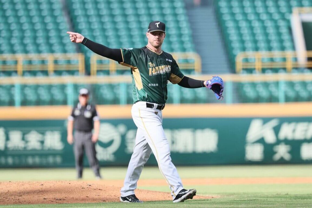 中華職棒台鋼雄鷹隊9日例行賽投打發揮，洋投後勁（Bradin Hagens）（圖）先發7局無失分，助隊以8比0拿勝，也達成跨季21連勝、追平中職紀錄。（台鋼雄鷹提供）中央社記者謝靜雯傳真 114年8月9日