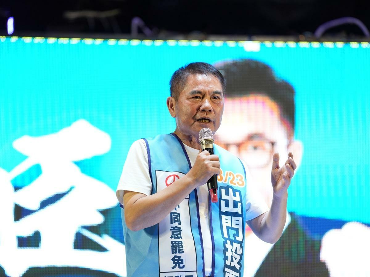 苗栗縣長鍾東錦則警告，若大罷免成功，不僅是國內民主的挫敗，更會讓國際社會將台灣視為「民主笑話」。 圖：江啟臣服務處/提供