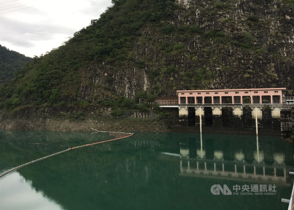 全台2座抽蓄水力電廠「大觀二廠」及「明潭電廠」就坐落在日月潭。（中央社檔案照片）