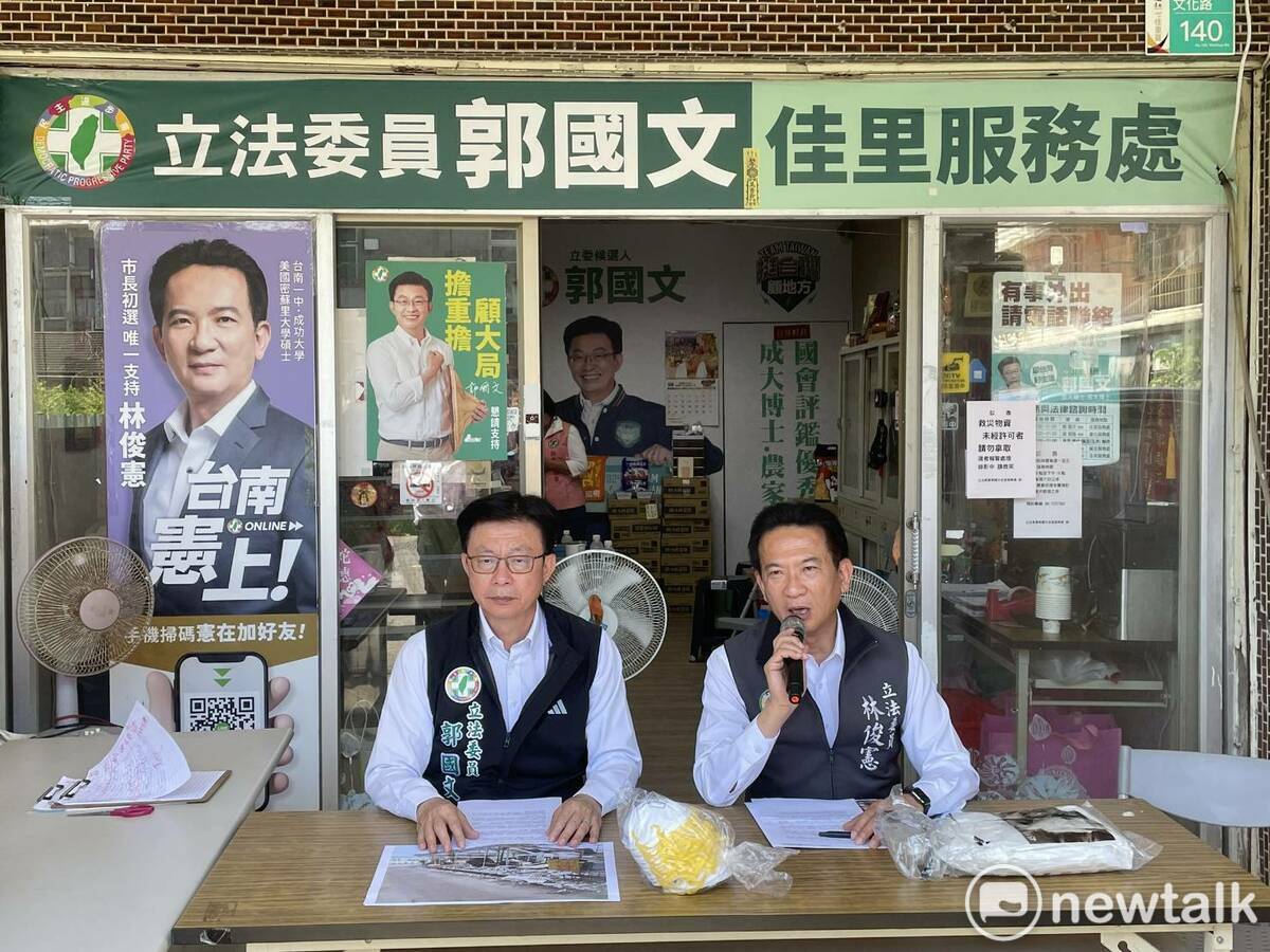 面對有害健康的石綿建材，立法委員林俊憲、郭國文要求在即將通過的特別條例中，應編列主動拆除、清運石綿瓦的預算，只要災民有需求，就可以由專業人士協助相關作業。 圖：林俊憲服務處提供