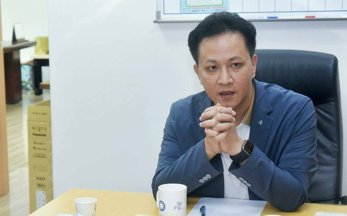 各自表述？！邱鎮軍要卓揆先讀懂「應即接受」 提3點嗆「哪一個字看不懂？」