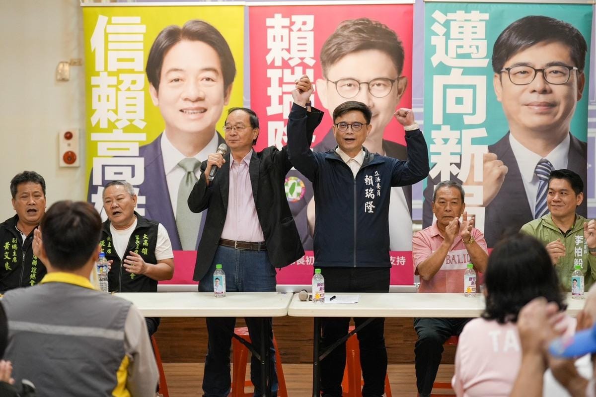王瑞德(左三)12度南下高雄為賴瑞隆(右三)站台。 圖：賴瑞隆辦公室/提供