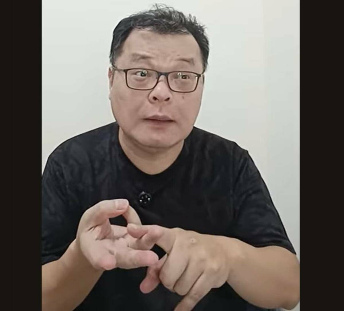 陳揮文直言，藍白營人士對柯文哲曾說的性別歧視言論，包括婦產科剩下一個洞等等，很多人很噁心、雙標得很自然，可以在法庭對著檢察官罵Ｘ？你們的標準是什麼？ 圖：截自陳揮文直播影片