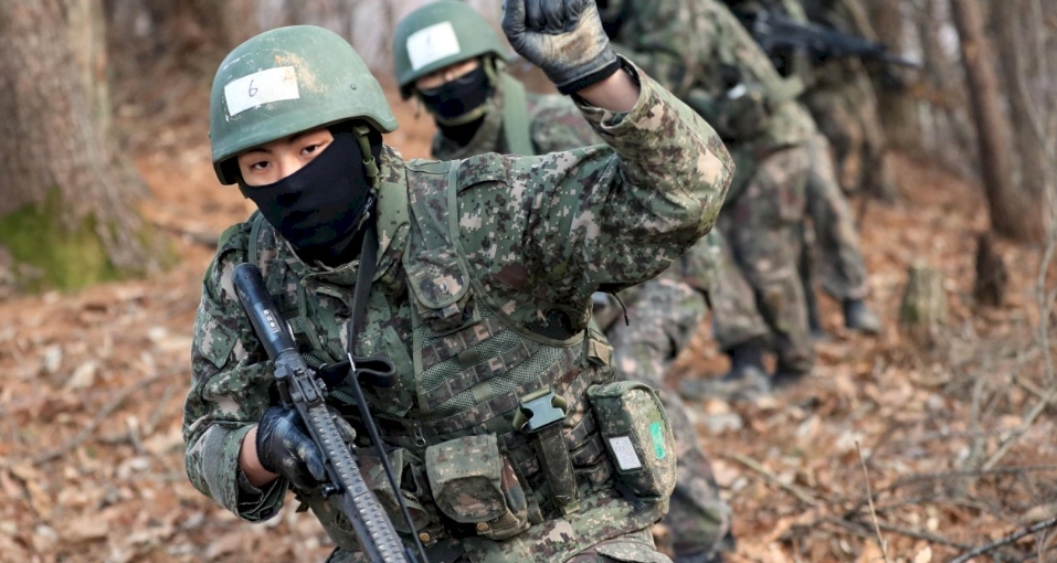南韓軍人進行演訓。 圖 : 翻攝自南韓國防部臉書