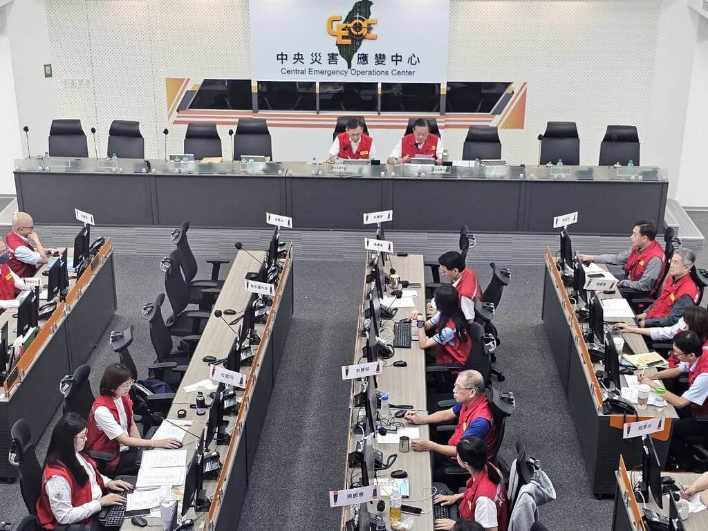 中央氣象署12日清晨5時30分發布中度颱風楊柳海上颱風警報，中央災害應變中心同步二級開設，並針對花蓮馬太鞍溪堰塞湖成立警戒小組。（中央災害應變中心提供）中央社記者黃麗芸傳真　114年8月12日