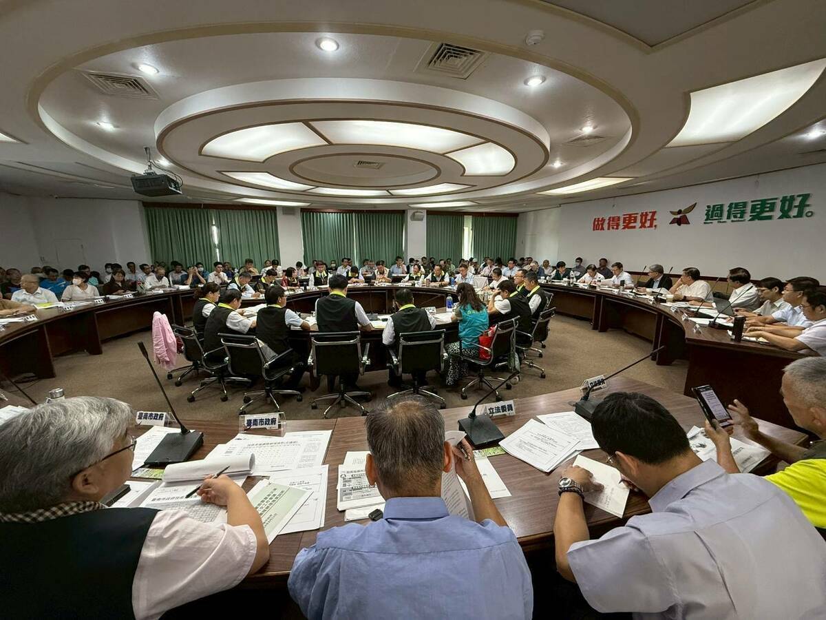 因應楊柳颱風來襲，行政院雲嘉南災後復原前進指揮所12日緊急會議，要求加強防颱，避免災區重複致災。 圖：行政院雲嘉南災後復原前進指揮所提供