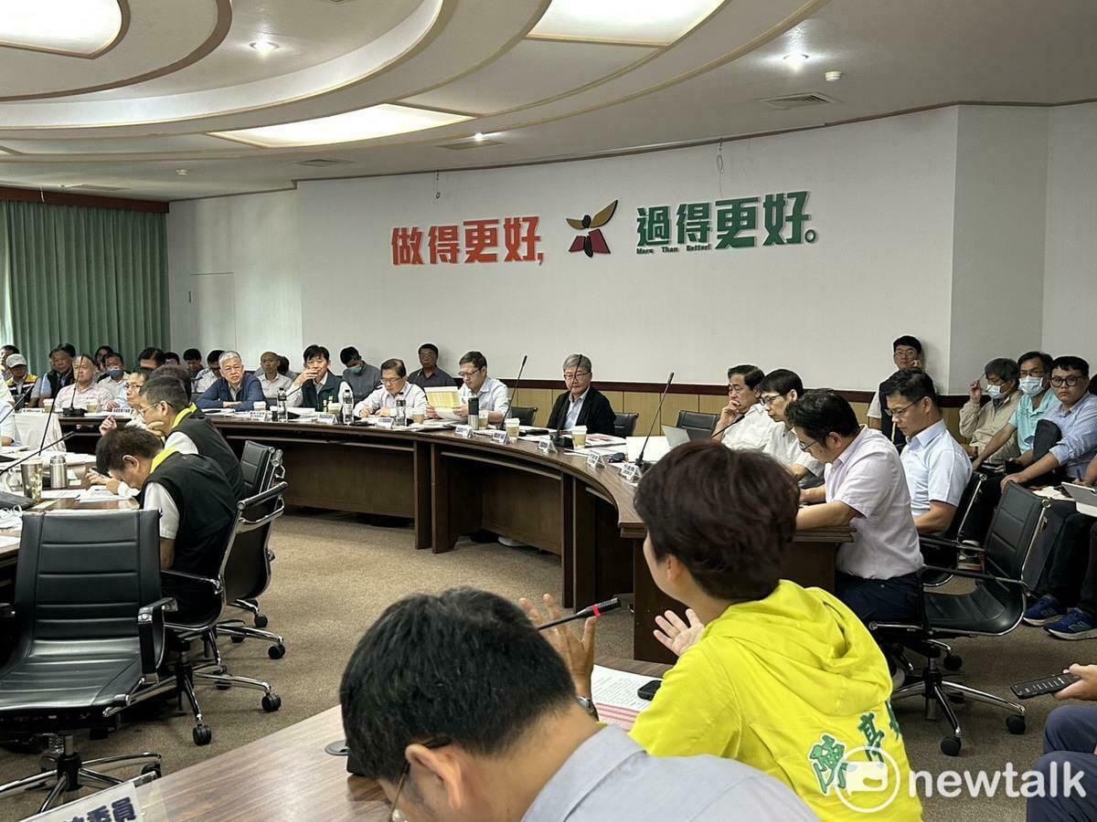 行政院於上週將《丹娜絲颱風與728豪雨災後復原重建特別條例》送交立法院審議。立法委員陳亭妃在審議過程中，特別提出版本增列五大關鍵條文，目的在於讓災後救助更加即時、重建更加高效，並減少行政上的不必要障礙，以確保受災民眾的權益。 圖：陳亭妃服務處提供
