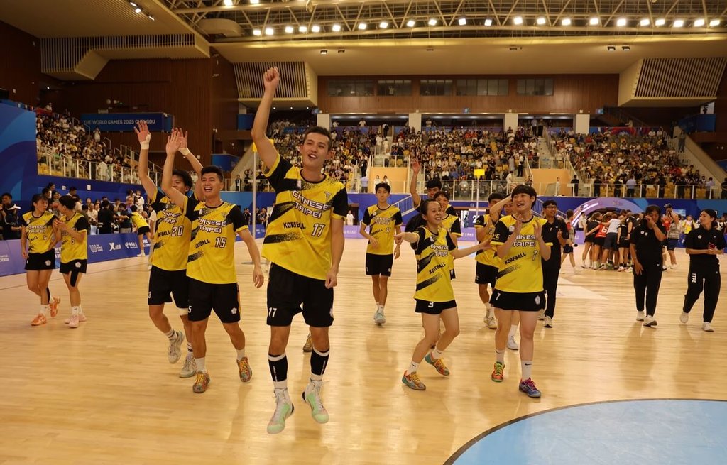 台灣合球代表隊12日在2025成都世運會混合團體銅牌戰，以19比15擊敗捷克隊，為台灣代表團再添1面銅牌。（中華奧會提供）中央社記者黎建忠傳真 114年8月12日