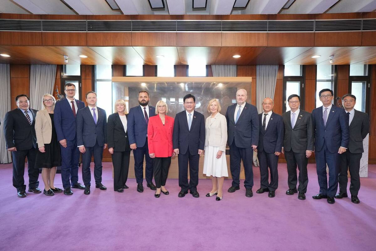 林佳龍設宴歡迎拉脫維亞國會訪問團。 圖：翻攝自林佳龍臉書