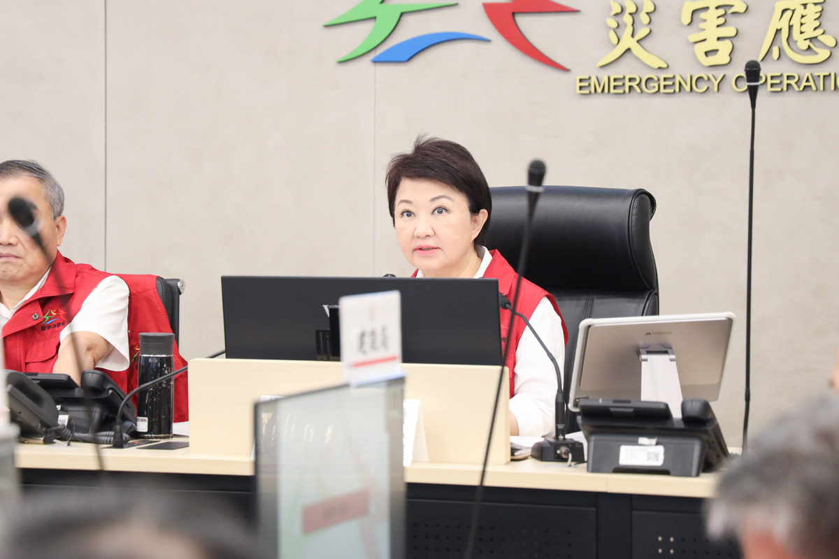 盧秀燕被媒體詢問是否參選黨主席時，她沒有正面回應，僅稱拜託大家把唯一的心思放在災後復建，照顧災民上面，其他的問題先不要談。 圖：台中市政府/提供