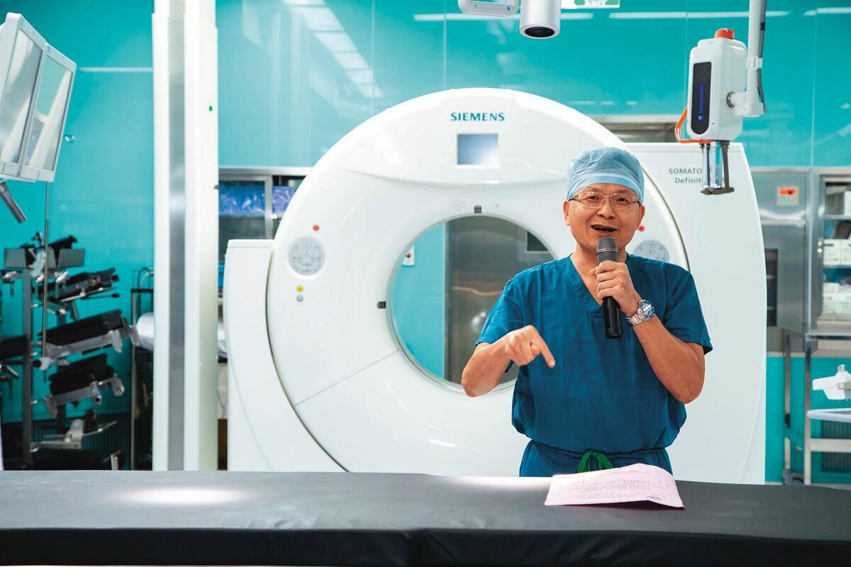 陳堯俐成為台灣首宗因仲介境外器官移植而遭「廢照」的醫師案例。對此，台灣基進吳欣岱批評，將病患視為賺錢工具的行徑已完全喪失對生命的敬畏，逝去的生命更是廢照也無法挽回。 圖：翻攝自彰化基督教醫院官網