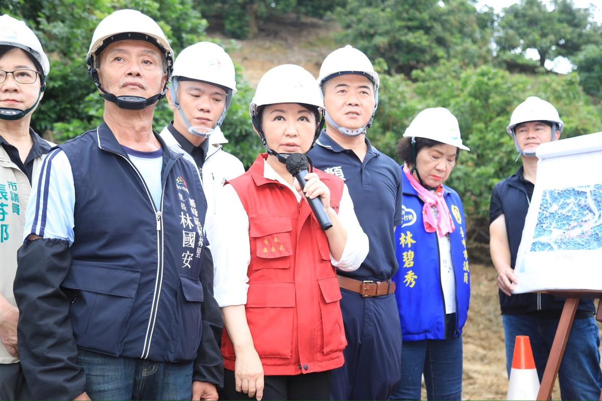 盧秀燕指示說，該路段是當地民眾重要通行與農業經濟命脈，目前已啟動便道搶通工程，預計8月17日可開放通行，同時規劃長期邊坡加固工程，全力協助農友及居民恢復正常生活。 圖：台中市政府/提供