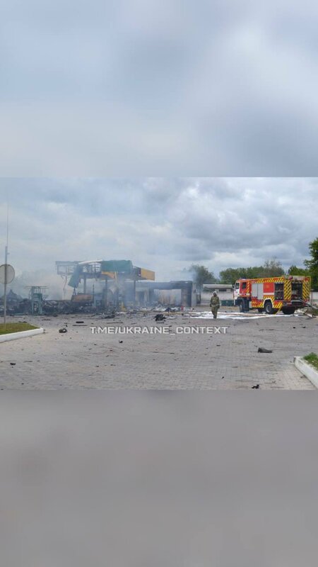 盧甘斯克地區一輛停於加油站旁的彈藥卡車遇襲，造成數名俄軍陣亡。 圖：翻攝自 X