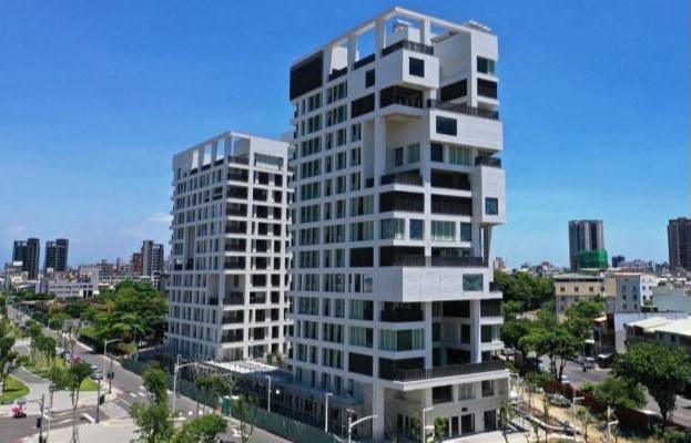 高雄首座新建型社會住宅「凱旋青樹」傳屋內漏水。 圖：高雄市都發局/提供（資料照）