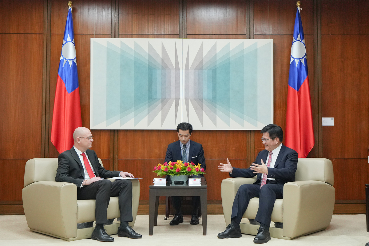 林佳龍會晤新任波蘭駐台代表畢爾斯基（Janusz Henryk Bilski）。 圖：翻攝自林佳龍臉書