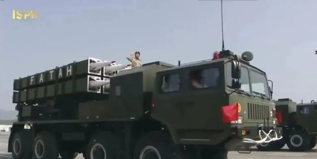巴基斯坦新成立陸軍火箭部隊司令部，整合包括彈道導彈、巡航導彈及先進火箭炮系統等常規遠程火力，強化遠程精準打擊能力。圖為巴基斯坦自主研發「法塔赫」火箭炮。 圖：翻攝陸網/騰訊