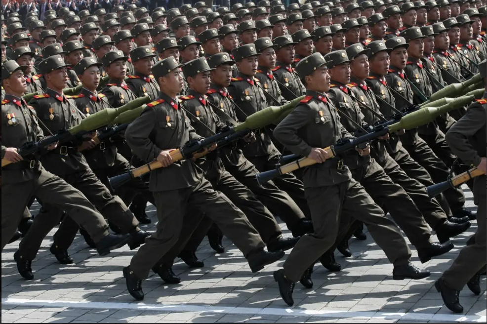 烏克蘭情報部門指出，共有超過 1 萬名北韓士兵分別駐在俄羅斯 2 大州，且預計會有數千人接著抵達。 圖：擷取自《騰訊網》