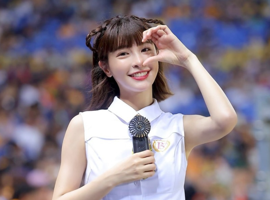 峮峮近期原訂前往澎湖錄製節目，怎料卻臨時缺席，引來部分網友開酸「乾脆辭職別做了」。 圖：翻攝自峮峮IG