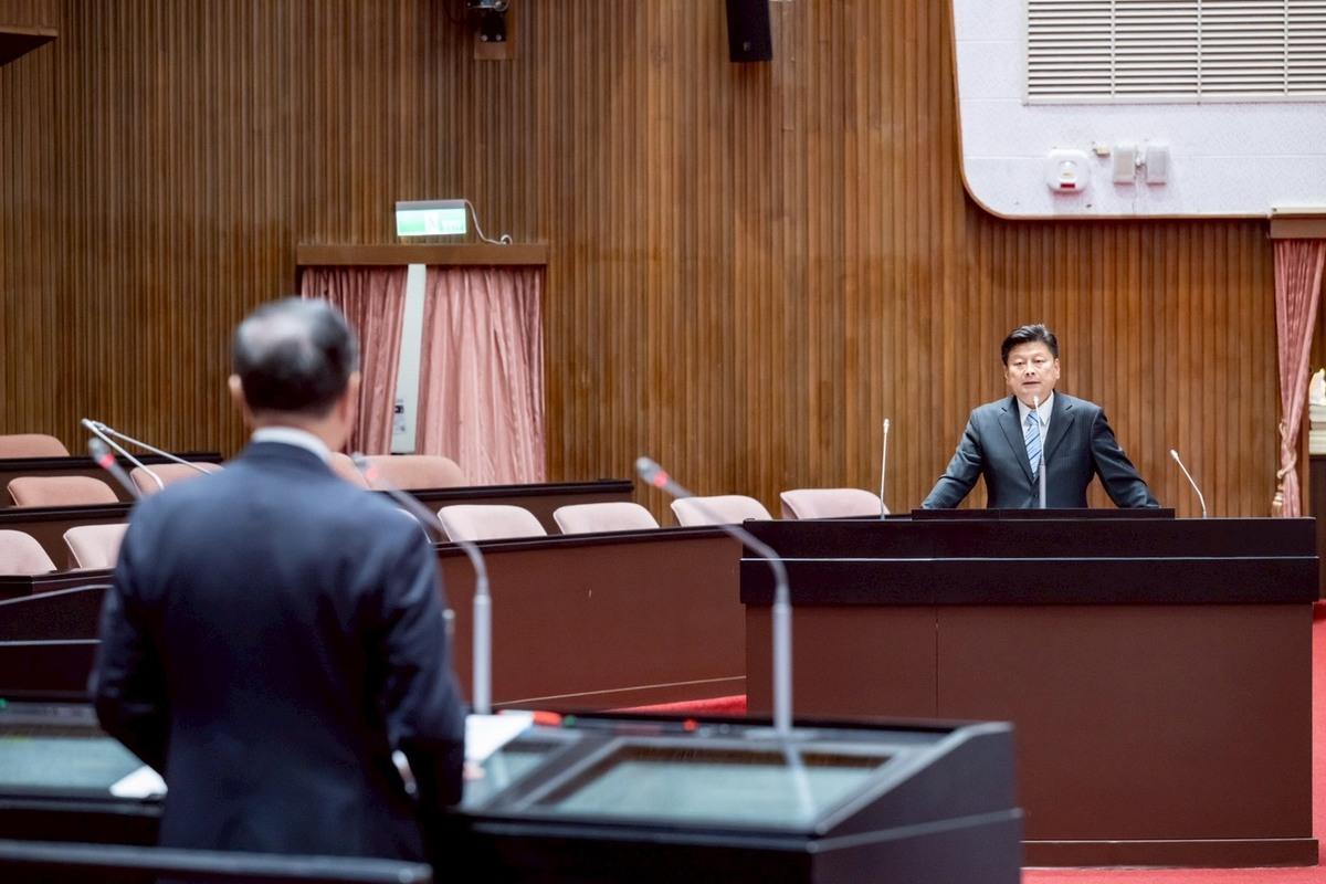 國民黨立委傅崐萁就打詐議題質詢行政院長卓榮泰。 圖：傅崐萁辦公室/提供