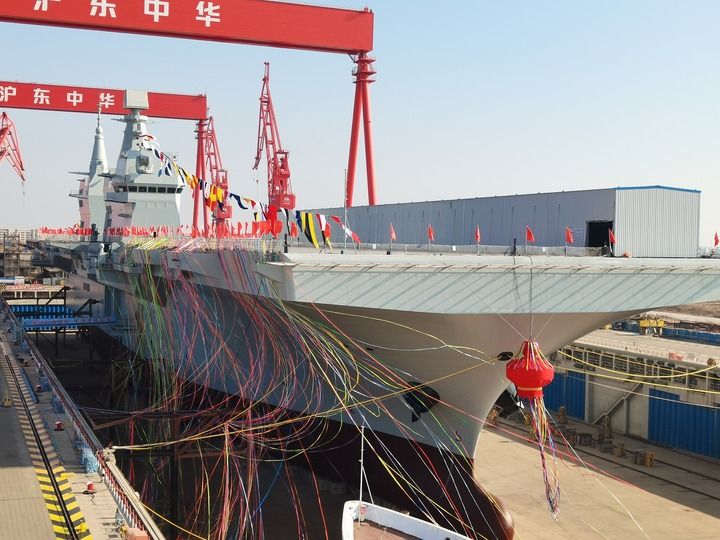 「四川艦」的服役，意味著中國海軍在遠海作戰動力保障方面的能力有所增強。 圖:翻攝自中國國防部