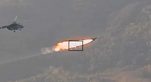 烏克蘭軍方近日公布飛行員駕駛 Mi-8 戰機 擊落Shahed-136/131自殺式無人機畫面。 圖：翻攝自 騰訊網