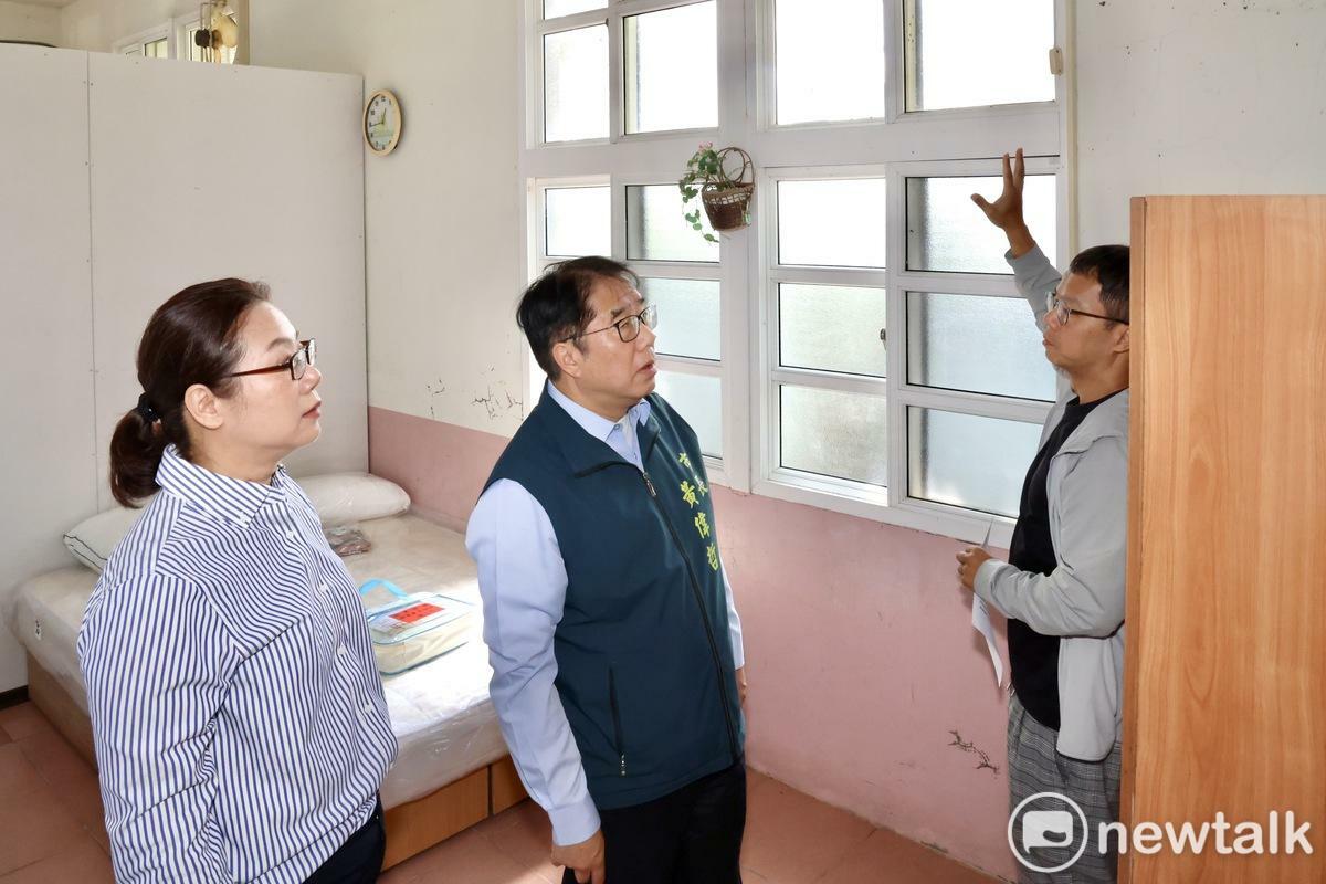 丹娜絲風災造成台南沿海與山區嚴重淹水與住宅受損，台南市政府立即啟用北門國小玉湖校區及蚵寮國小雙春校區，整備成可容納20位個別戶的臨時收容空間，做為防災安全溫馨的臨時住所。 圖：台南市政府提供