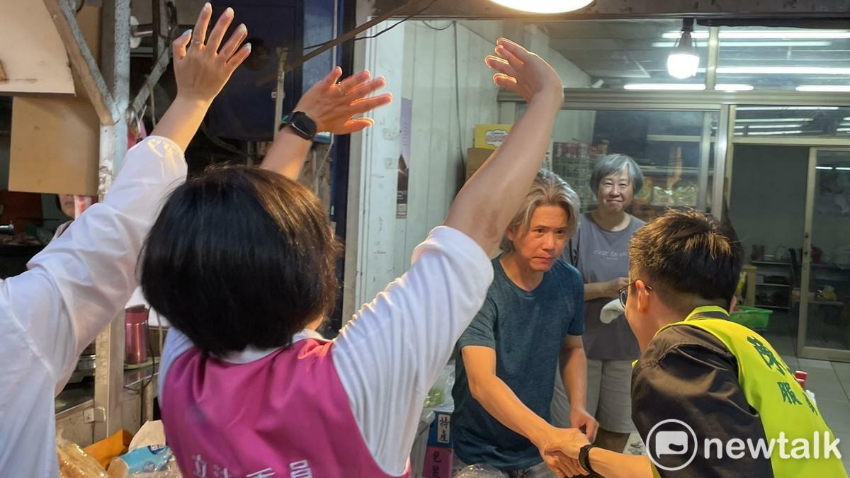 蘇巧慧、林淑芬、張雅琳、林月琴等人一同前往新店力挺罷免羅明才。 圖：高逸帆／攝