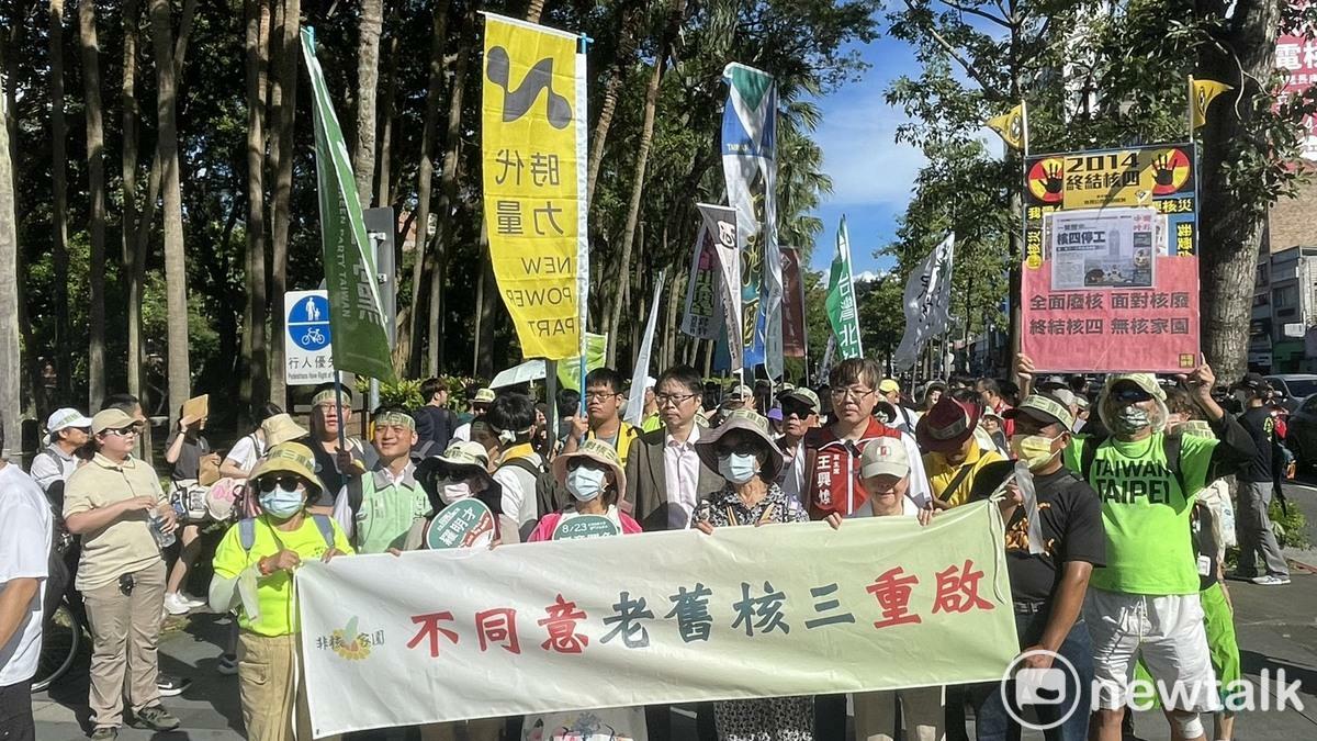 小黨及公民社團舉辦「816反對核三重啟遊行」。 圖：高逸帆／攝