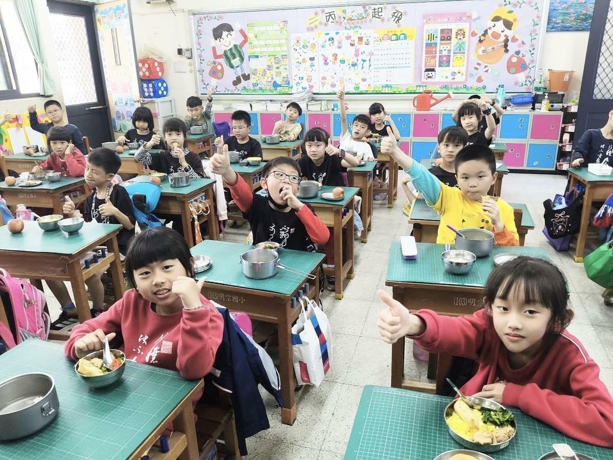 明宗國小學生對營養午餐非常滿意。（資料照片） 圖：高雄市教育局/提供