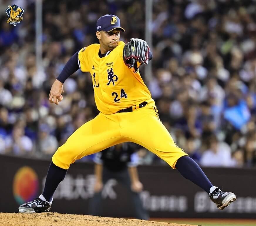 中華職棒中信兄弟新洋投柯威士（William Cuevas）16日先發初登板，投2.1局、失掉5分；他17日受訪時表示，首場登板比賽很興奮，也更認識中職打者，相信接下來會愈來愈好。（中信兄弟提供）中央社記者楊啟芳傳真　114年8月17日