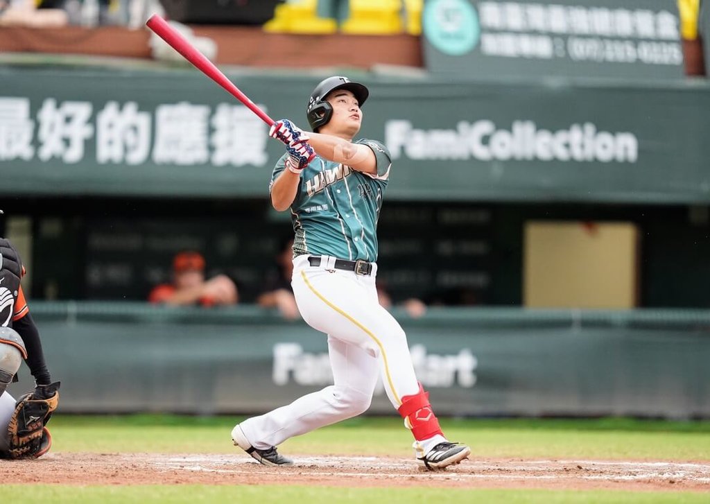 中華職棒台鋼雄鷹隊17日比賽火力發揮，野手曾昱磬（圖）單場雙響砲，助隊以11比1擊敗統一7-ELEVEn獅隊，也獲選單場MVP。（台鋼雄鷹提供）中央社記者謝靜雯傳真　114年8月17日