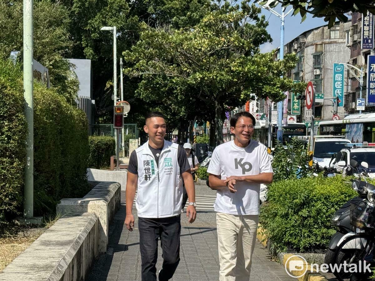 民眾黨主席黃國昌（右）、新北市議員陳世軒（左）。 圖：周煊惠 / 攝