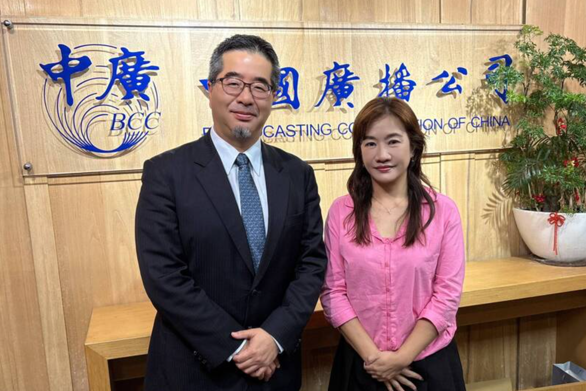 馬英九基金會執行長蕭旭岑（左）今（18）天接受《千秋萬事》主持人王淺秋（右）專訪。 圖：《千秋萬事》提供