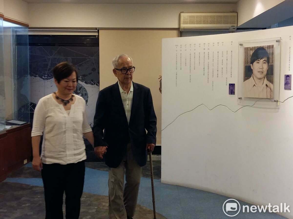 胡子丹與妻子申如玉參觀陳文成基金會。 圖：陳文成基金會提供
