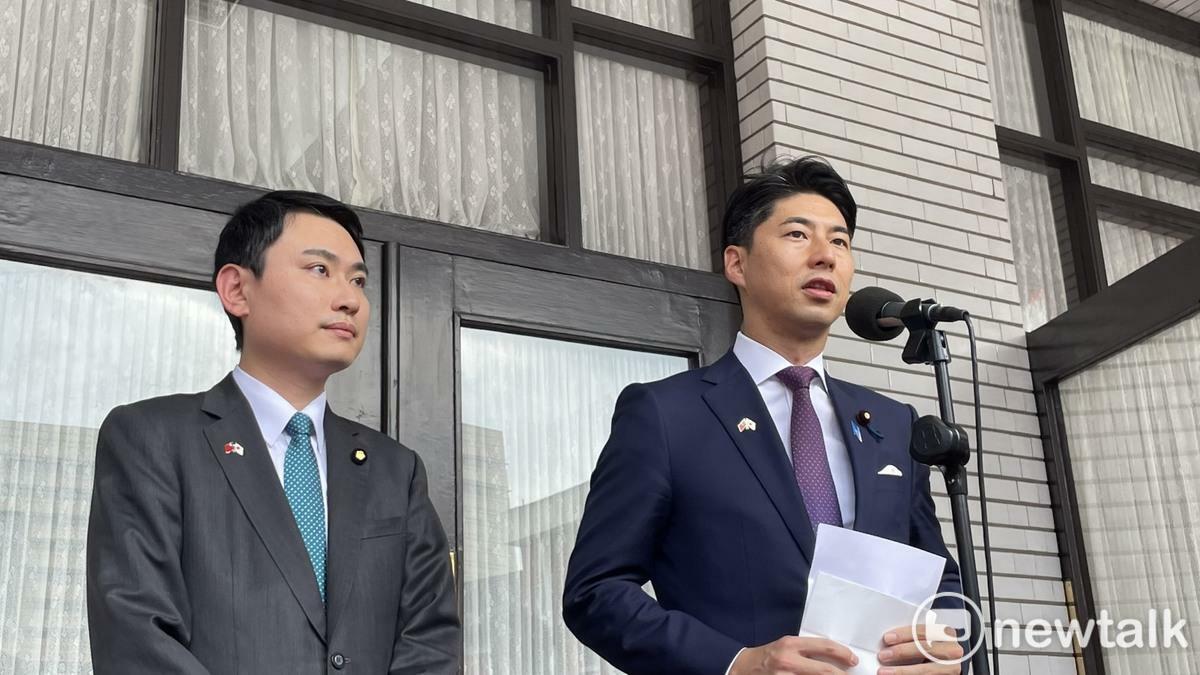 中曾根康隆（右）說，自民黨、民進黨現在在國內政治都面臨嚴峻狀況。 圖：高逸帆／攝