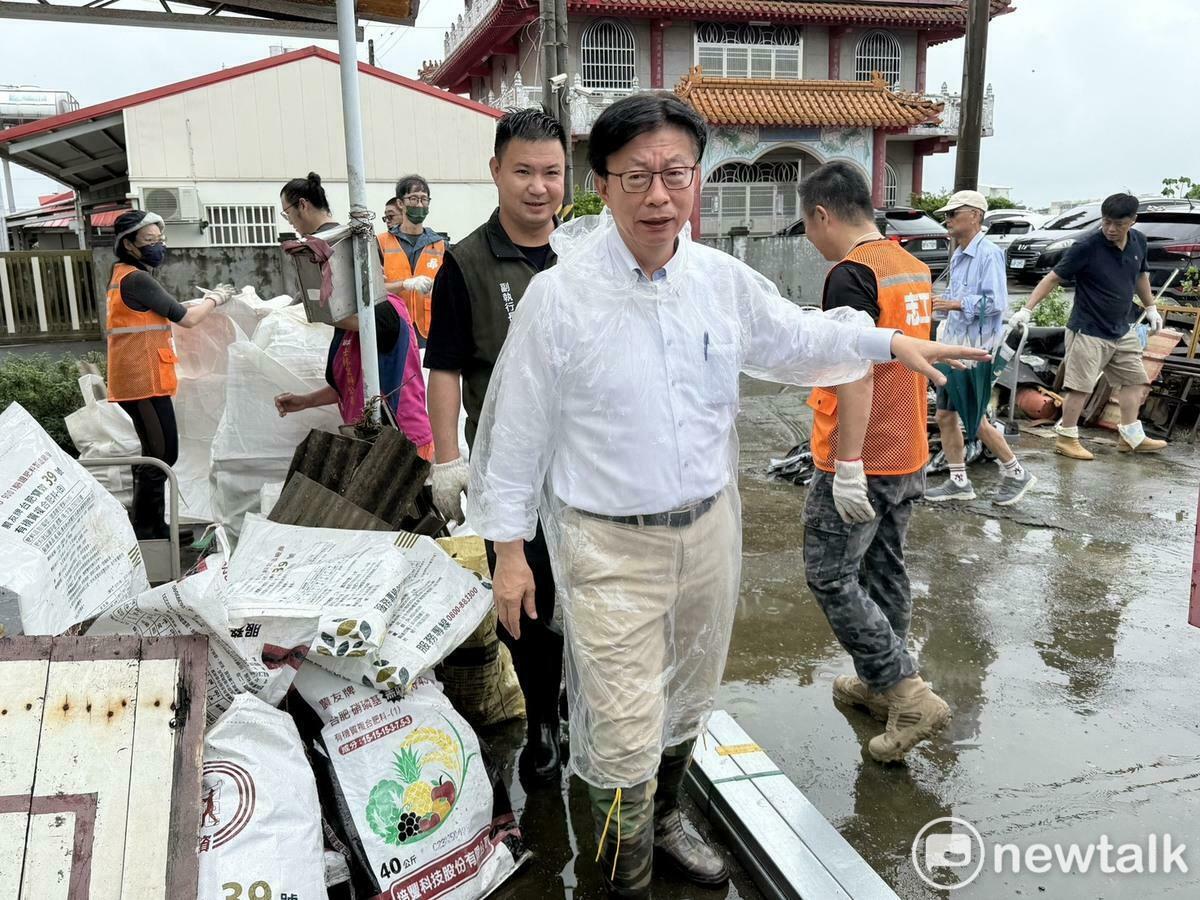 近來忙於救災的郭國文不忘提醒民眾出門投下公投不同意票。 圖：郭國文服務處提供