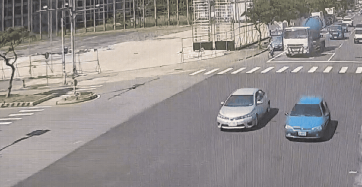 57歲莊姓男子騎乘自行車沿大觀路往大園方向直行，行經事故路口時，遭到一輛欲右轉行駛的混凝土預拌車撞擊，導致莊姓男子當場死亡。 圖：民眾提供