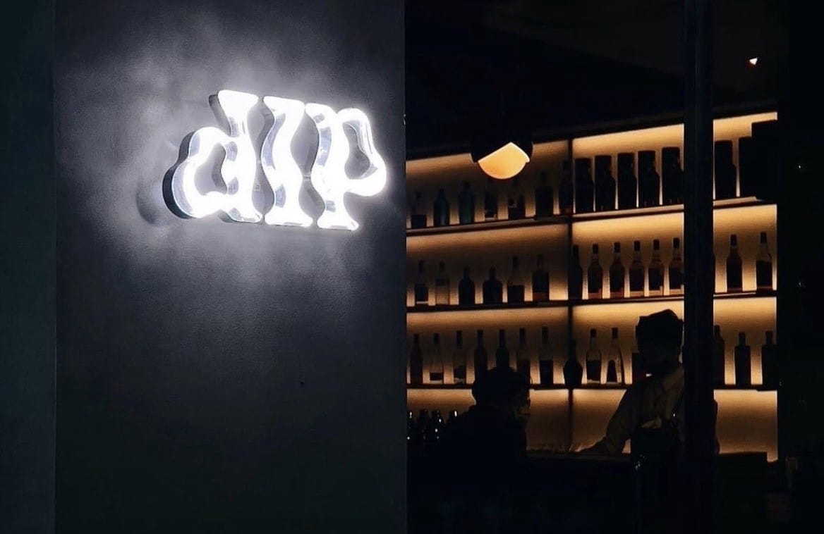 高雄在地人氣酒吧「Bar DIP」。 圖：高雄市觀光局/提供