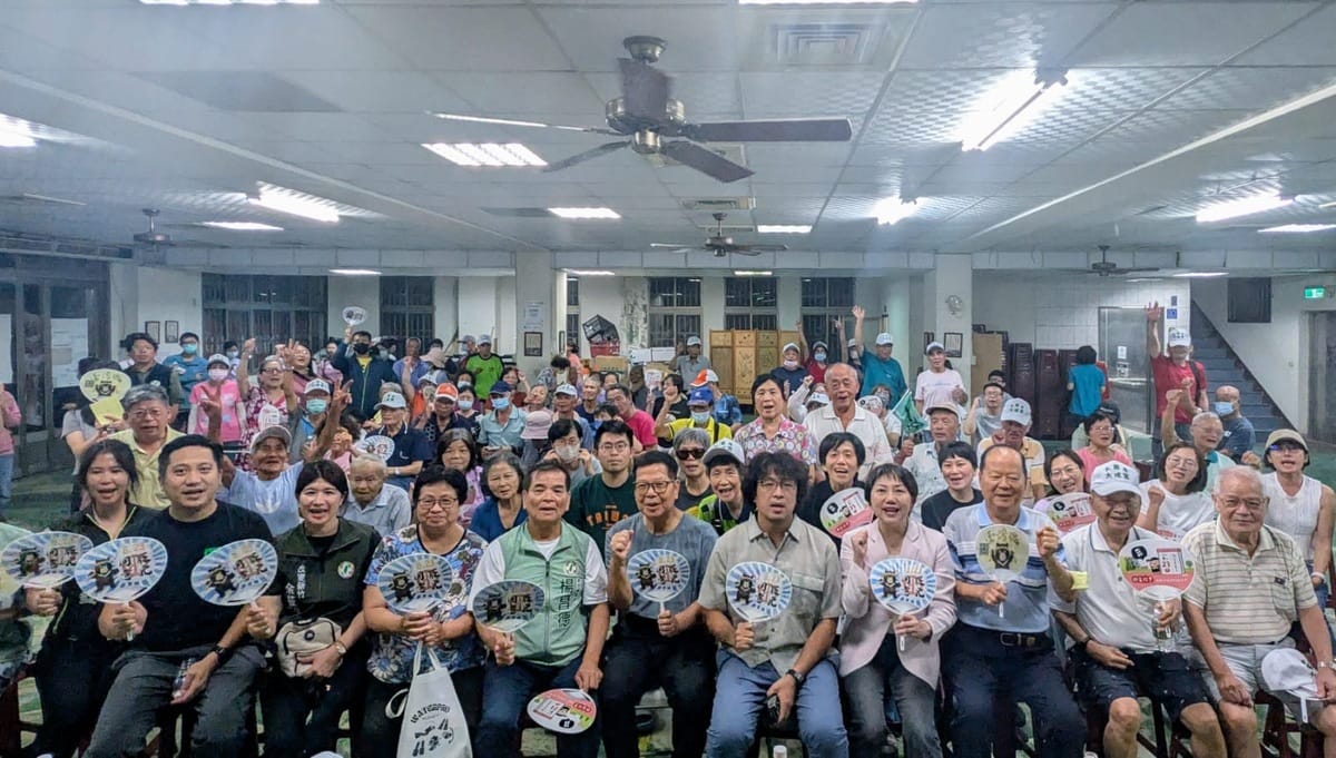 民進黨19日晚間在林思銘本命區竹東舉辦「新竹要光明：面對面說明會」逾百名民眾到場支持。 圖：范雲辦公室提供