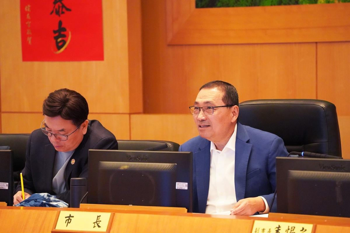 新北市長侯友宜20日表示，非常歡迎能做事、肯做事的人，並稱新北市副市長劉和然、李四川兩個都是非常優秀的人才。 圖：新北市政府/提供