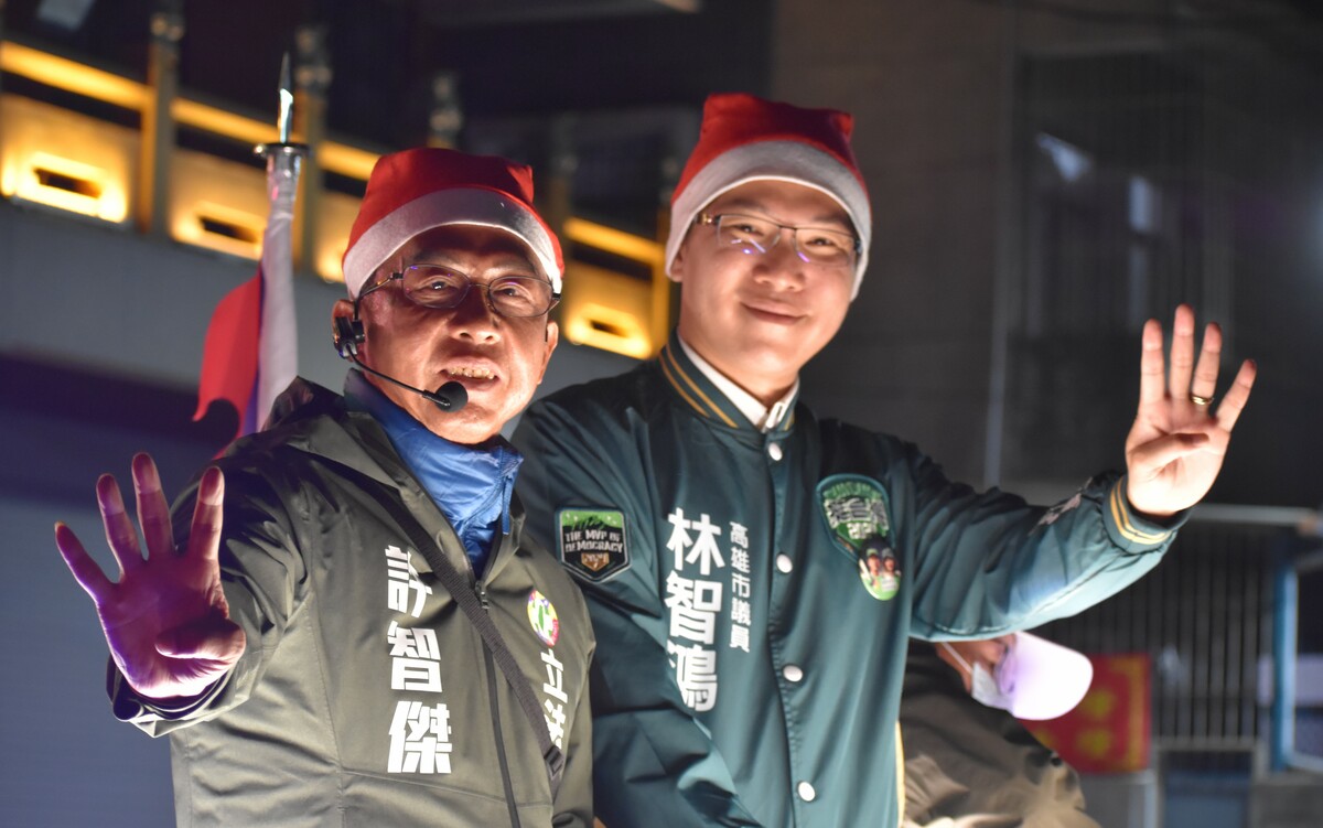 林智鴻(右)表態力挺許智傑(左)參選高雄市長。 圖：孫家銘翻攝