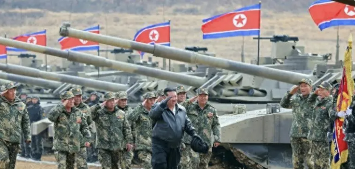 烏克蘭軍事情報局局長布達諾夫（Kyrylo Budanov） 14 日接受《日本時報》專訪時表示，北韓計劃向俄羅斯提供 50 至 100 輛裝甲車輛，其中包括其最先進的「天馬-2」主戰坦克。 圖：翻攝自 藍星筆記