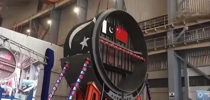 巴基斯坦訂購的第三艘麒麟級潛艦（巴方命名為「漢果級」）近日在中國武漢順利下水。 圖:翻攝自軍哥的雜談