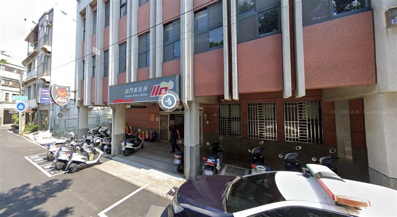 新竹市南門派出所對於李姓男子鬧事行為的處理引起公憤，Google評論遭灌爆。 圖：翻攝自Google地圖