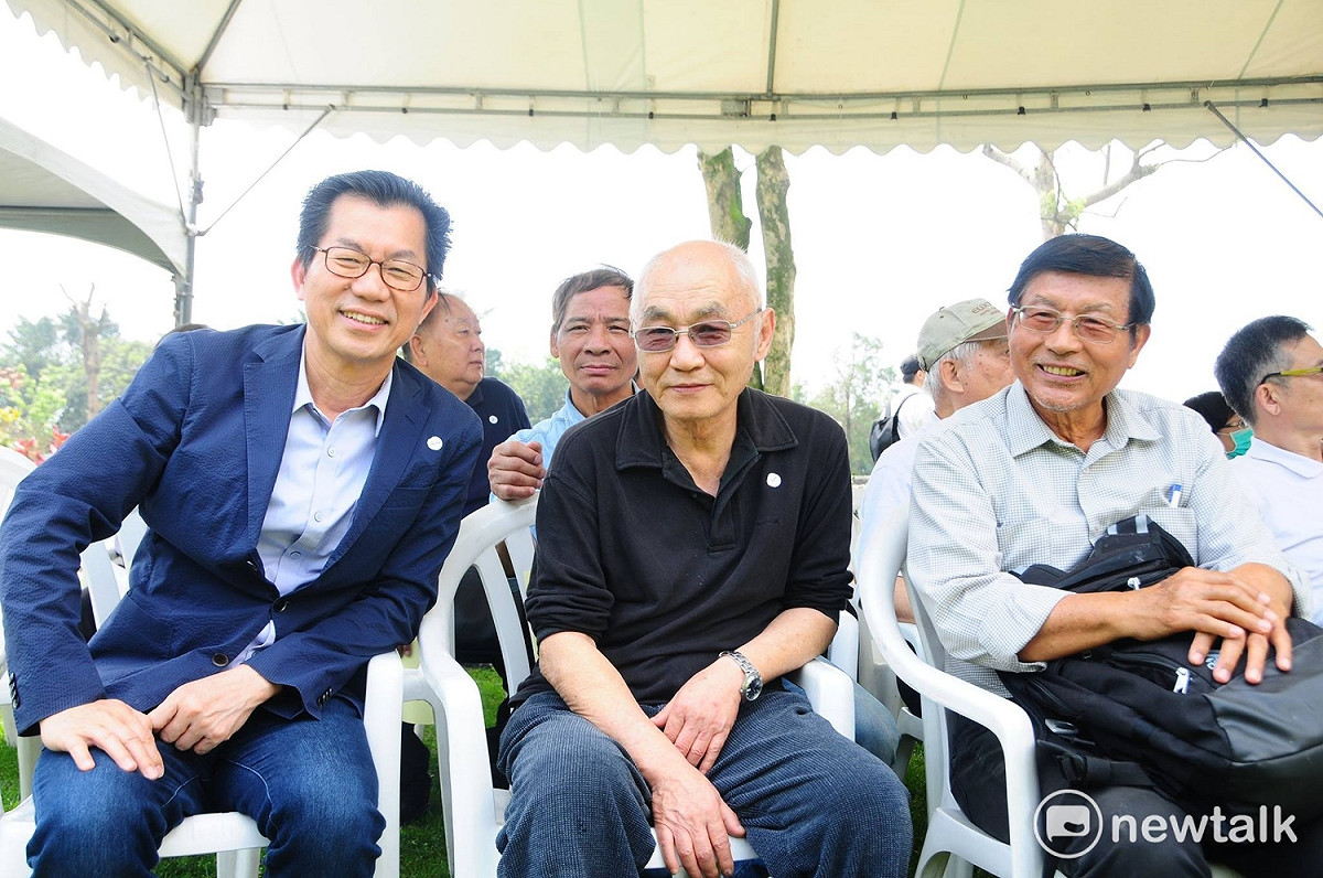 自左至右，李應元、黃文雄、戴振耀。 邱萬興提供