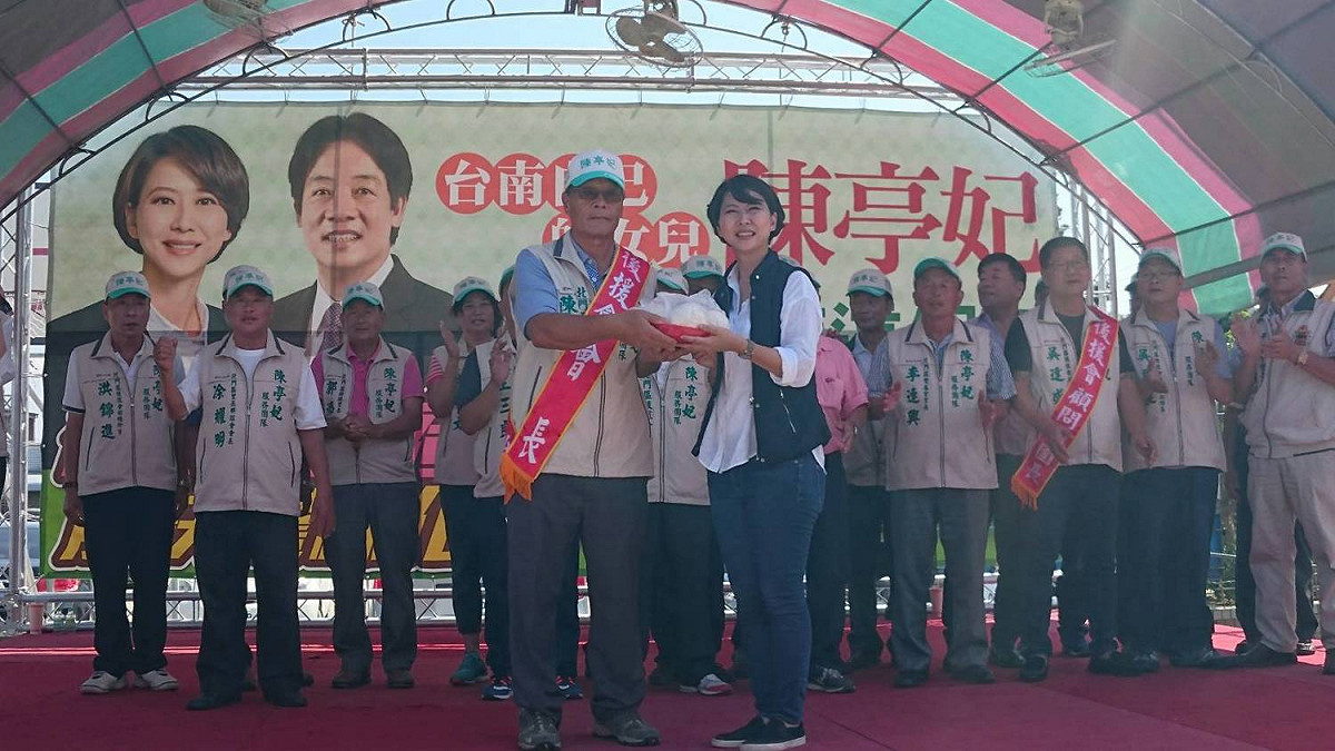 立委陳亭妃在北門、安定成立後援會，大批議員、里長和支持者到場相挺。 圖：黃博郎/攝