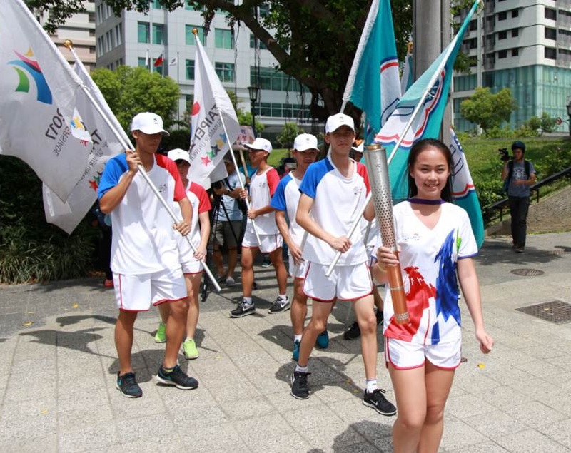 政大學生陳金跉沒料到自己因為是新住民二代的身分，有機會擔任世大運的火炬手。 圖:教育部／提供