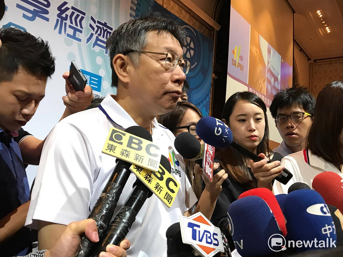 綠委鄭寶清提案民進黨2018推自己人選台北市長，台北市長柯文哲今（18）日說，鄭選桃園縣長時，他有去幫他站台，且當時柯建銘還叫他不要去，「我是硬著頭皮去幫他站台的」，暗酸鄭寶清恩將仇報。 圖：周煊惠 / 攝